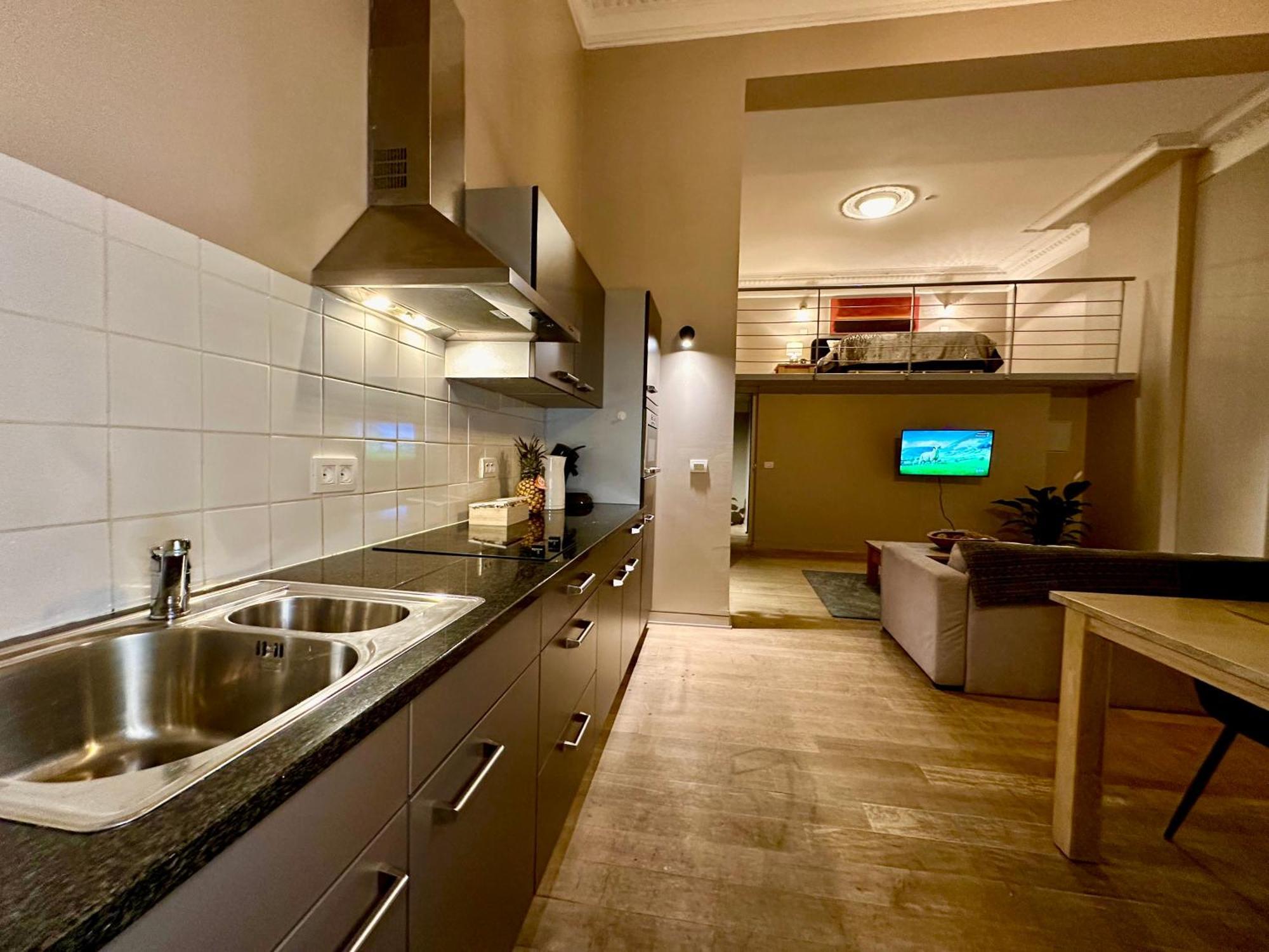Luxury Suites Castel By Rikas Hotels Антверпен Экстерьер фото